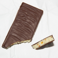 Tafel Edel-Vollmilchschokolade mit angebrochener Ecke