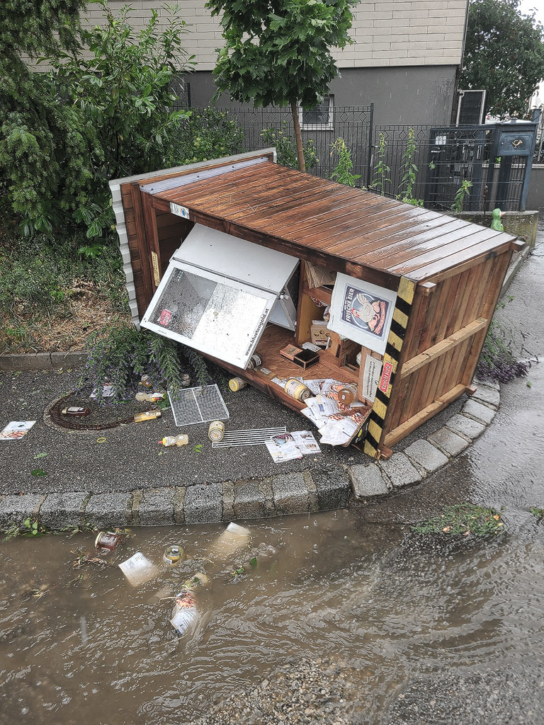 Unwetterschaden Selbstbedienungshütte